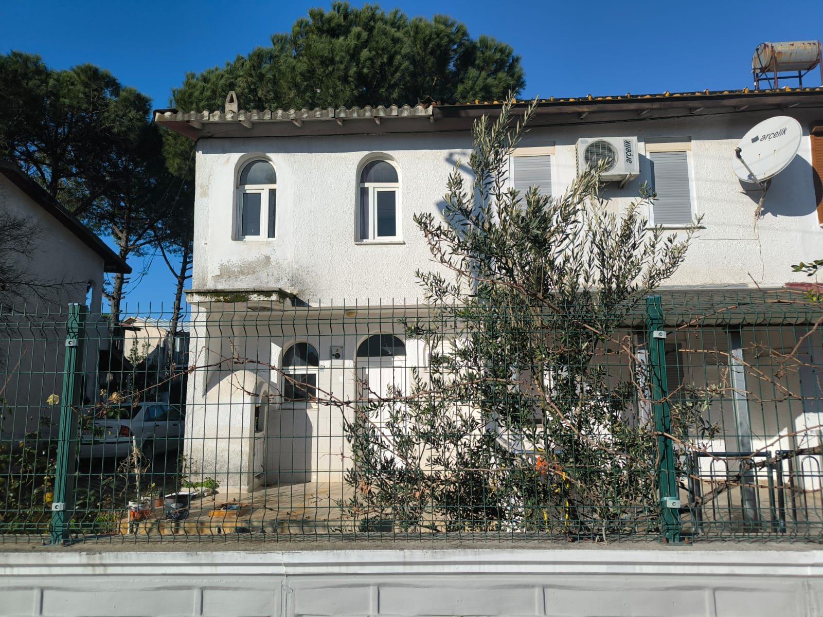 AYVALIK’TA DENİZE 150 METRE KÖŞE KONUM 2+1 YAZLIK