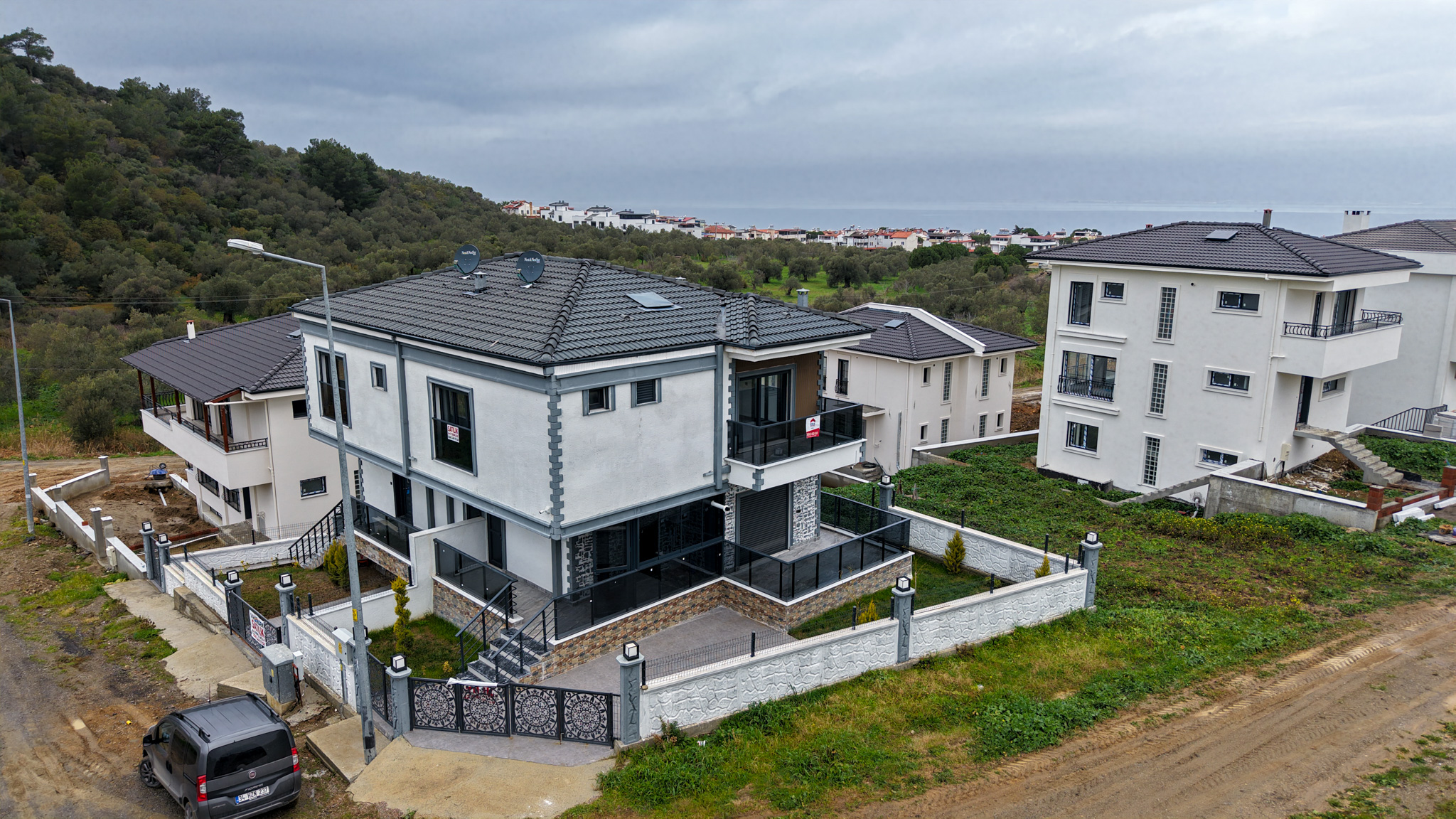 Burhaniye'de Deniz Manzaralı, İskanlı, Sıfır, Lüks Villa