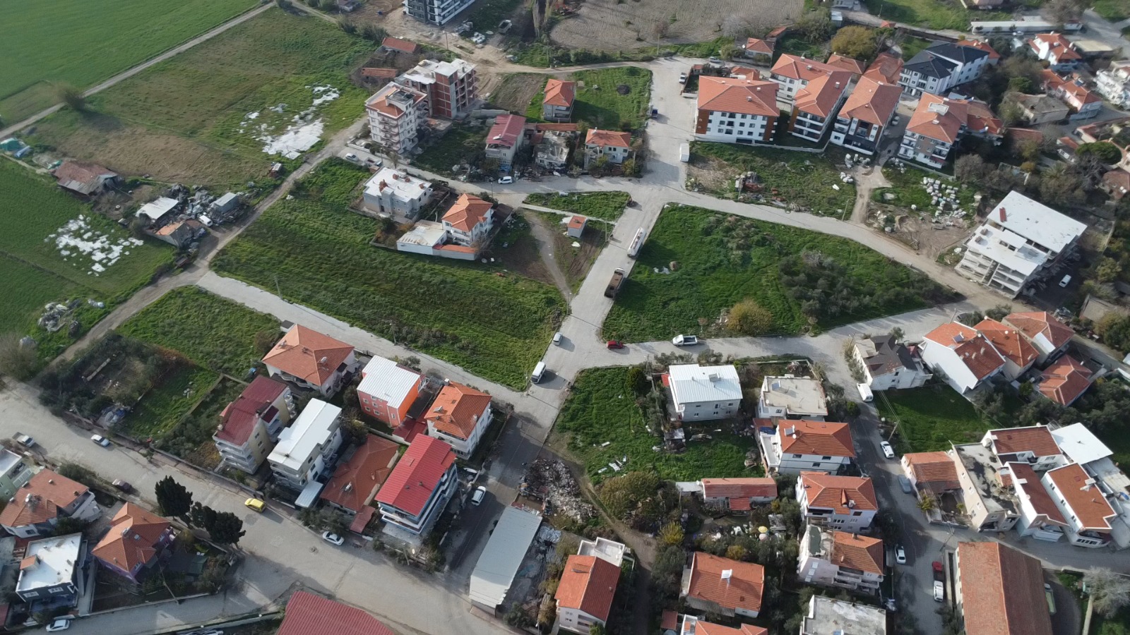 Altınova'nın Kalbinde, Pazara ve Merkeze Yürüme Mesafesinde Yatırımlık İmarlı Arsa