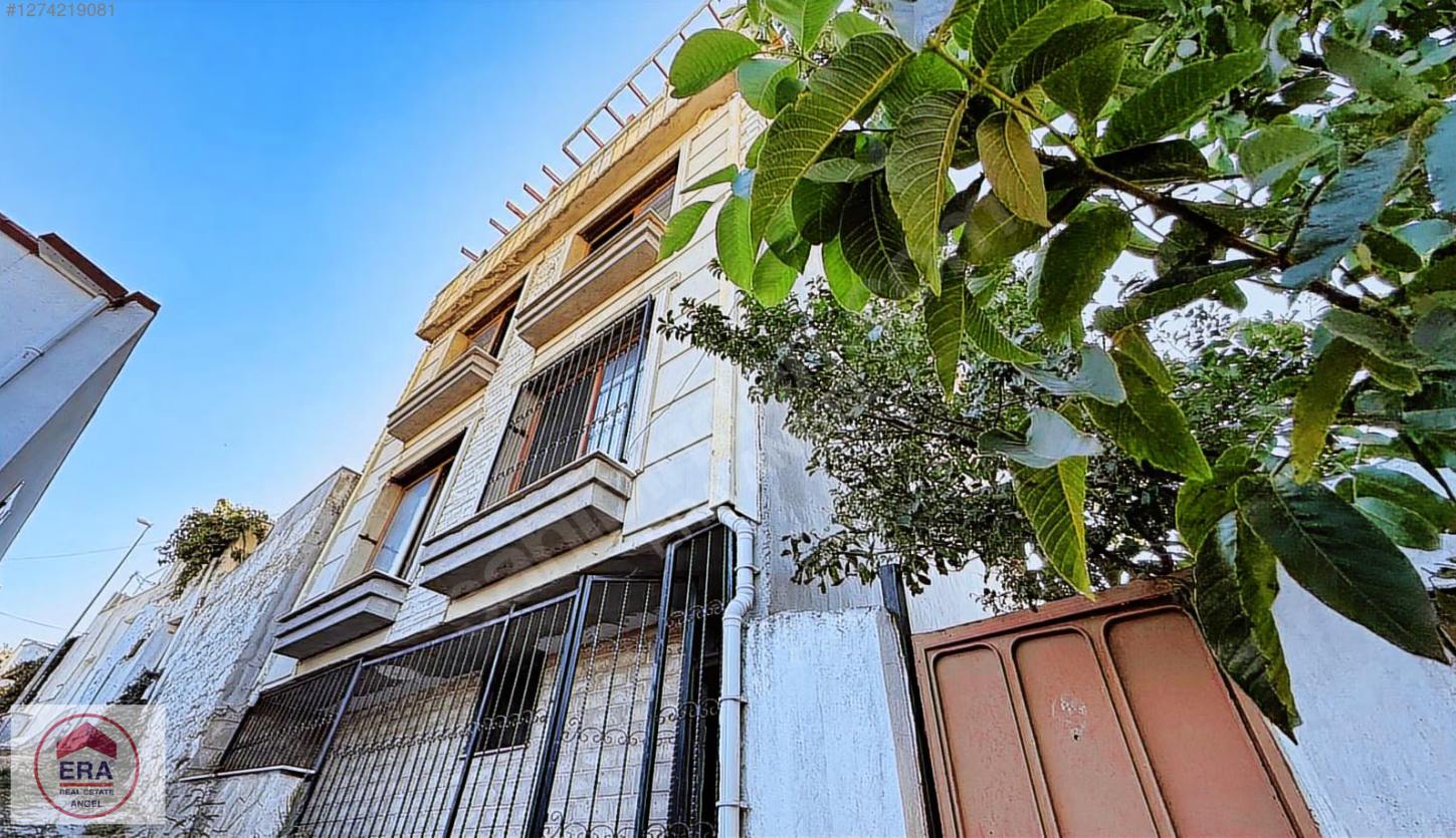Bergama Gazipaşa Mahallesinde 4+2 Müstakil