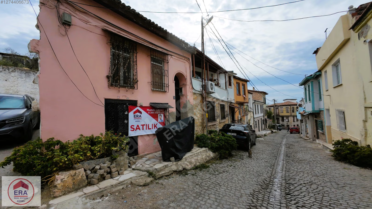 Ayvalık Merkezde 4+2 Geniş Bahçeli Müstakil