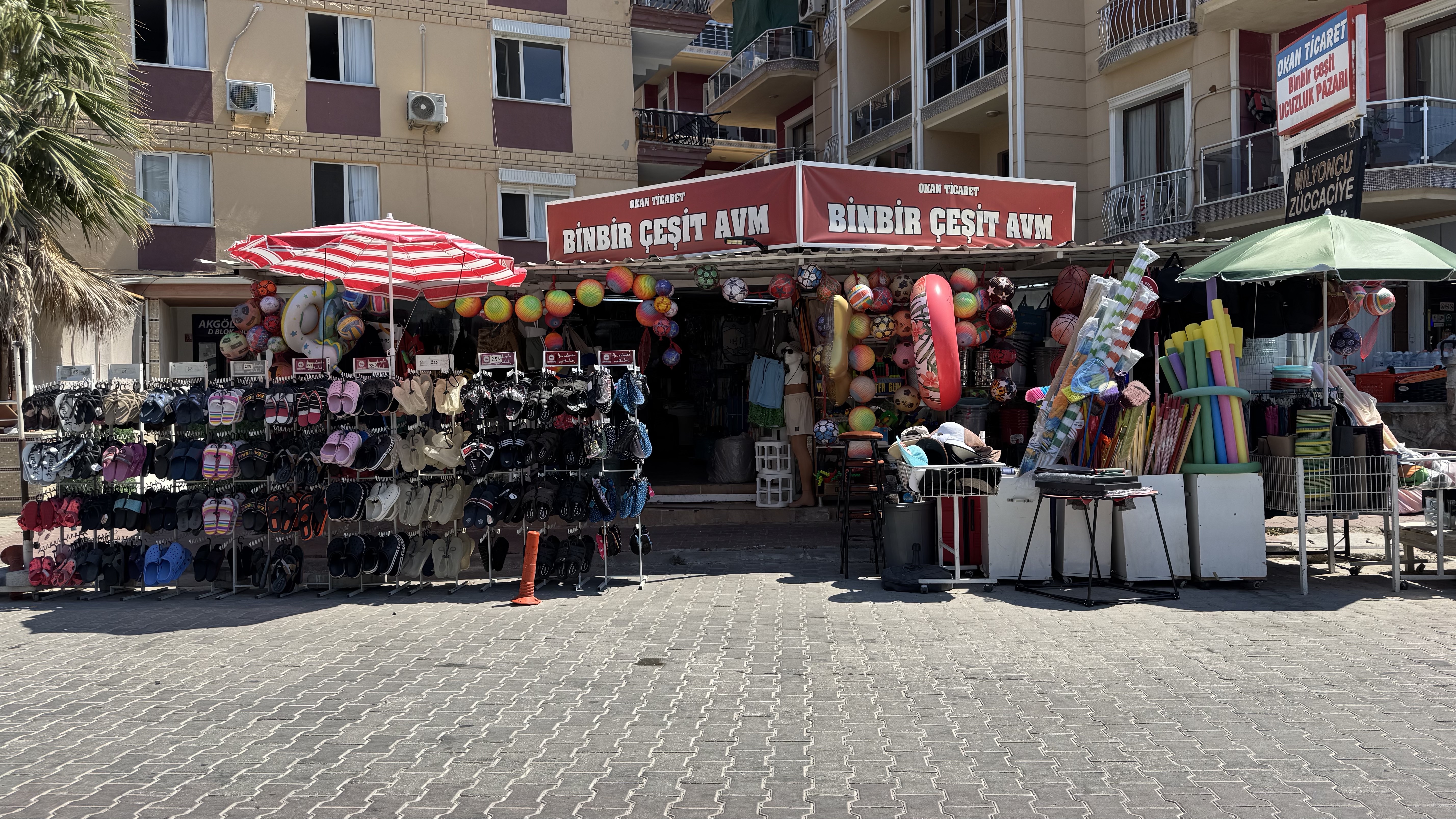 Devren Kiralık Ayvalık Sarımsaklı Merkezde Binbirçeşit AVM