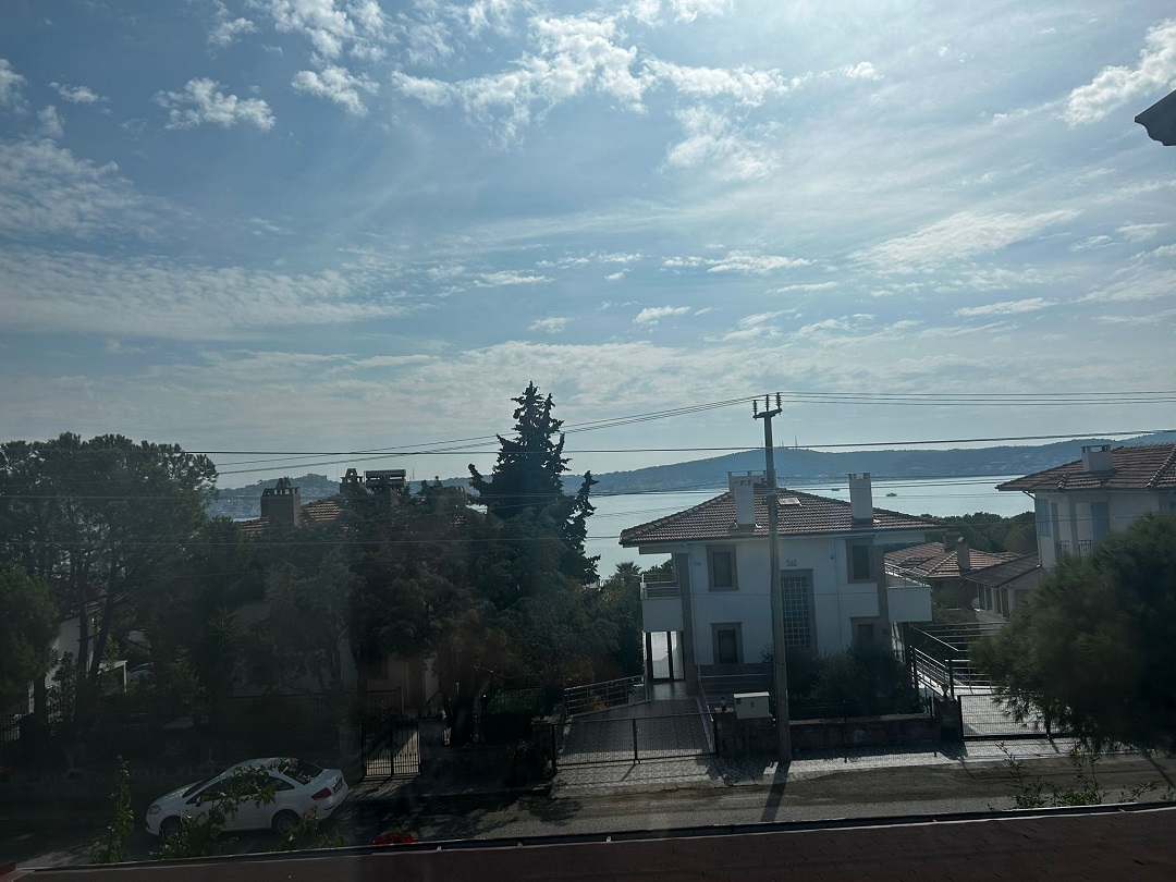 Cunda Adasında Eşyalı 2+1 Deniz Manzaralı Kiralık Villa Katı