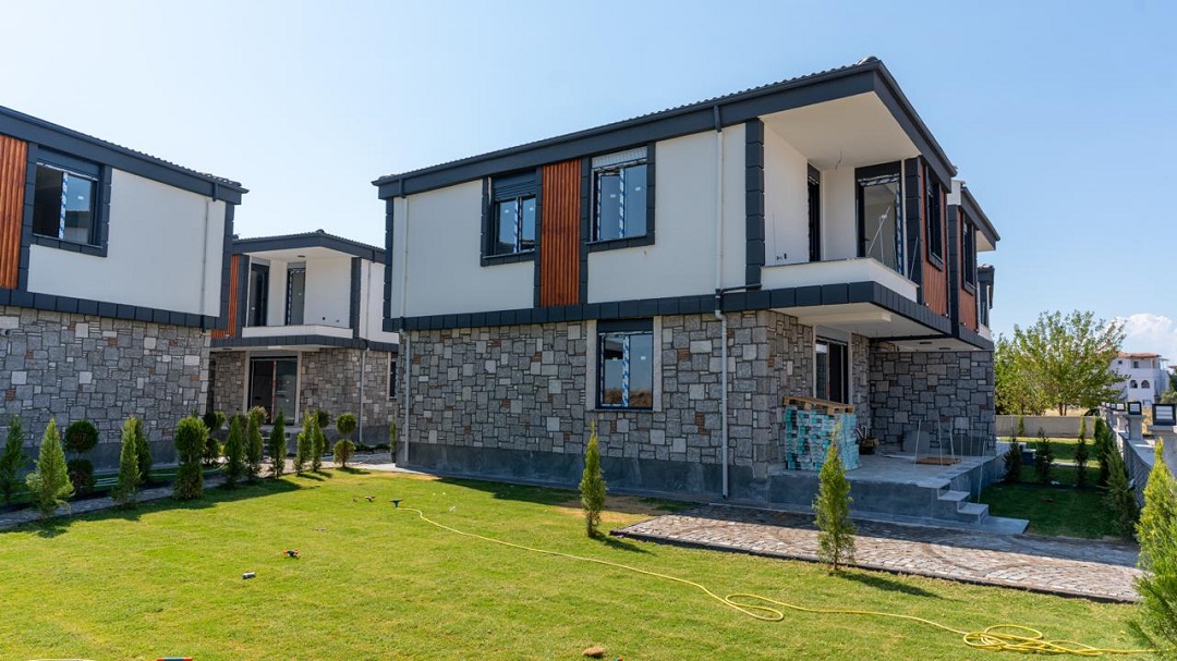 Ayvalık Altınovada Deniz 300 m 3+1 Satılık Villa