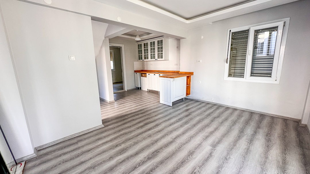 Ayvalık Altınova'da Denize 200mt 3+1 Satılık Villa