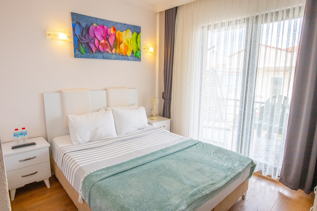 Cunda’nın Kalbinde, Anahtar Teslim, Devren Kiralık 8 Odalı Butik Otel