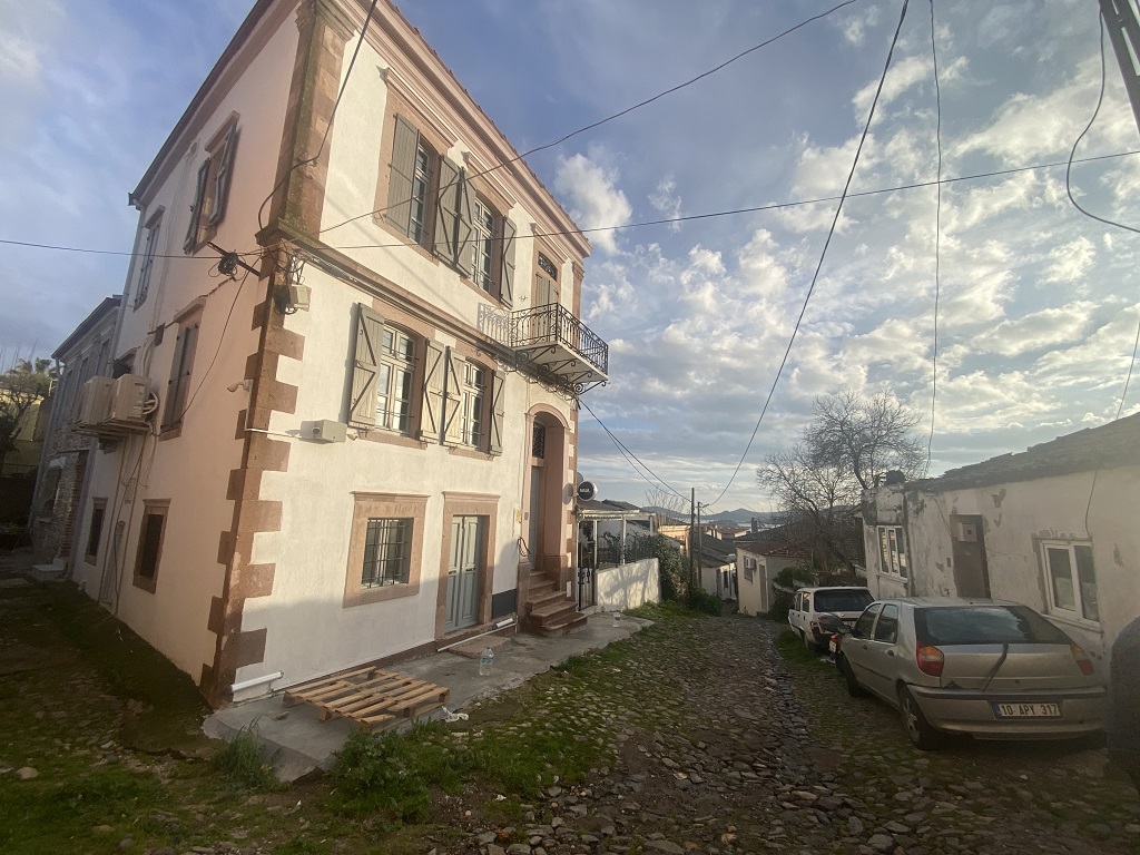 Cunda’da Bahçeli & Otoparklı Kiralık Otel