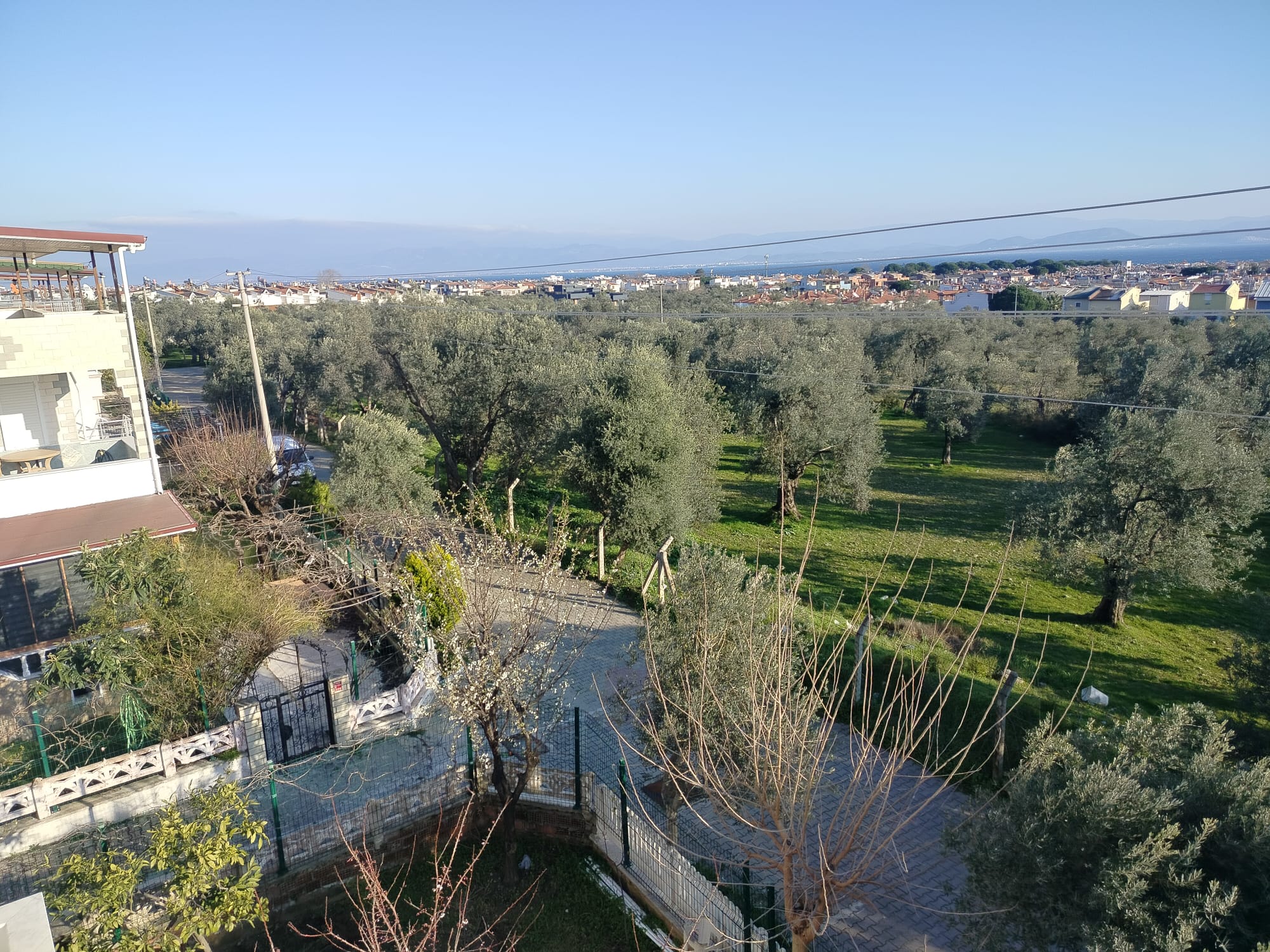 Edremit Güre’de Güvenli Sitede, Eşyalı, Kiralık Daire