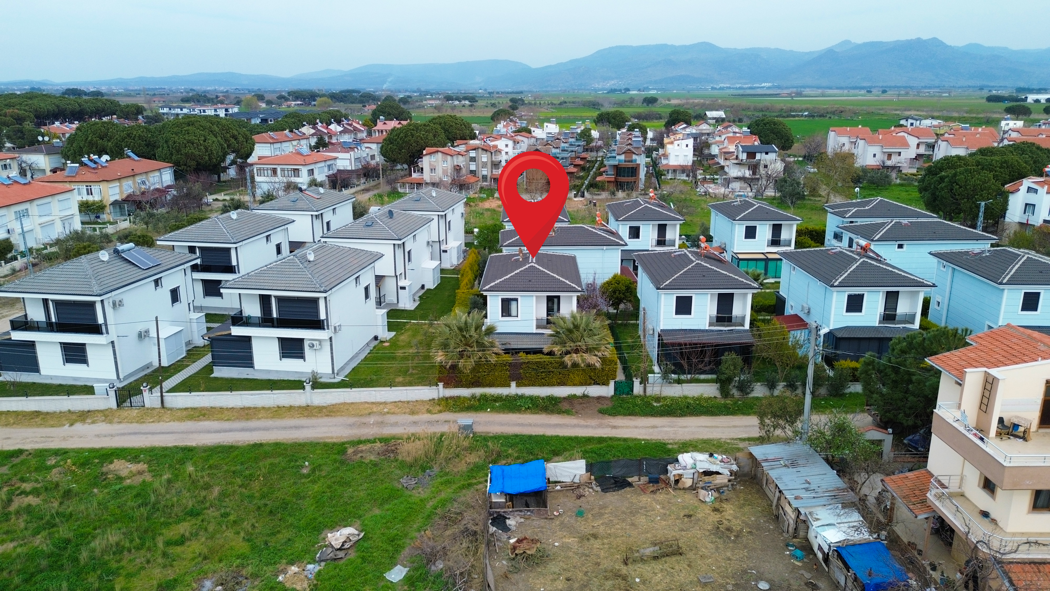 ALTINOVA'DA SATILIK 3+1 SİTE İÇİ MÜSTAKİL VİLLA