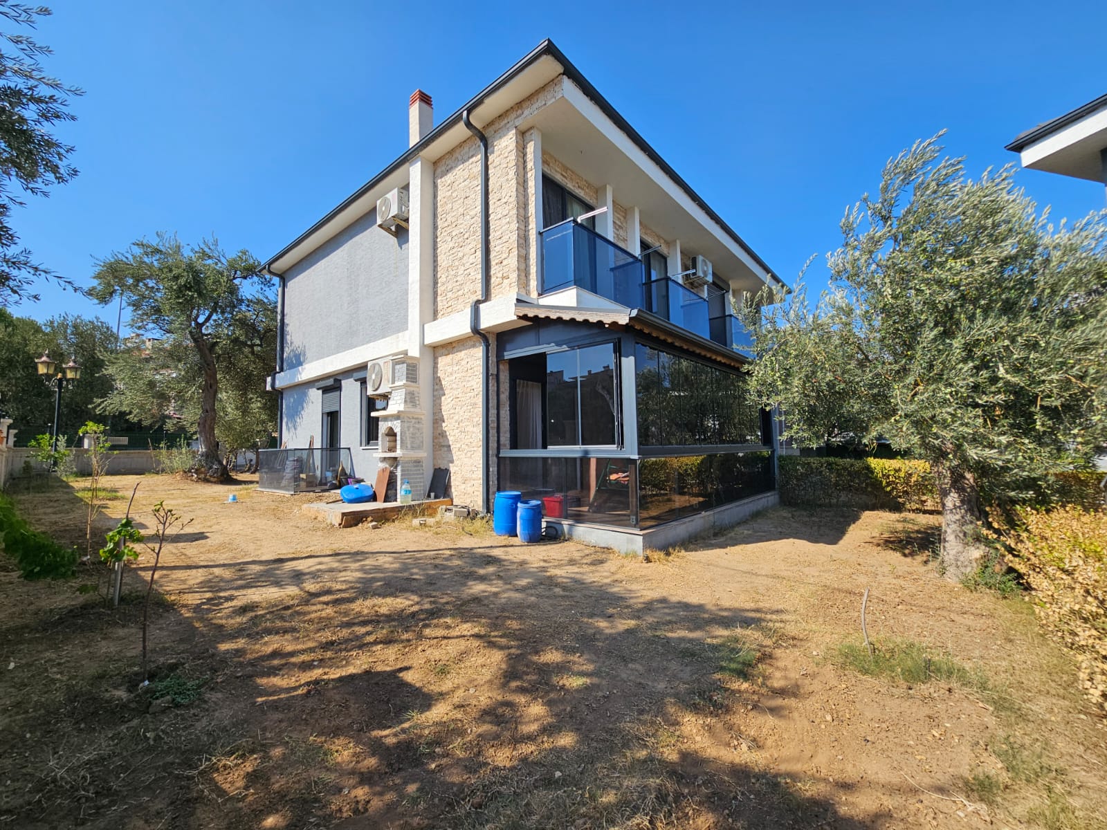 Ayvalık Sarımsaklı'da Bahçeli Dubleks Villa